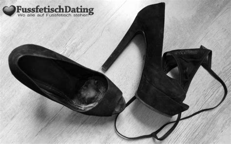 schuhe lecken|Schuhe Lecken